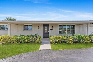 7400 NW 15th St in Plantation, FL - Building Photo