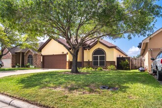 3316 Zoe Ave in Edinburg, TX - Foto de edificio - Building Photo