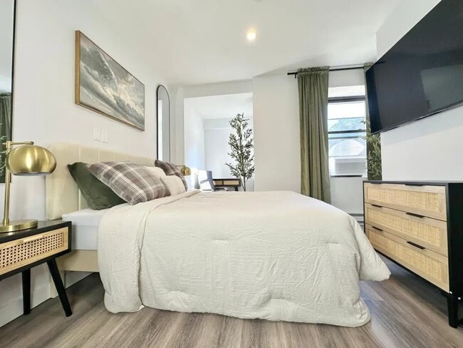 property at 287 Vanderbilt Ave