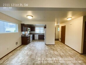2311 121st Pl SW in Everett, WA - Foto de edificio - Building Photo