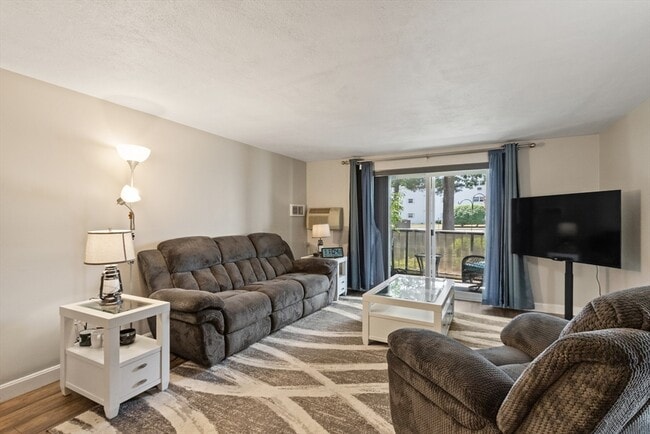 property at 46 Greentree Ln