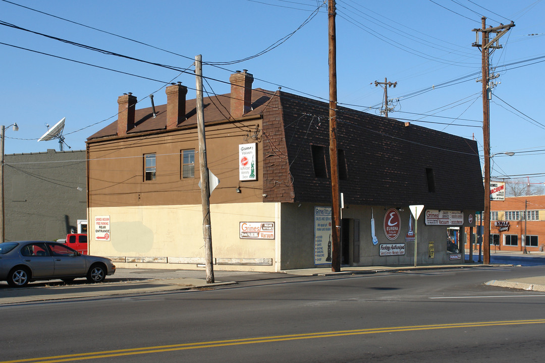 Barret & Broadway in Louisville, KY - Building Photo