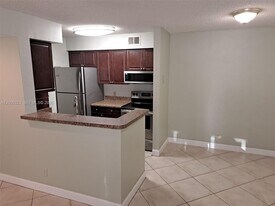 2796 S University Dr in Davie, FL - Building Photo