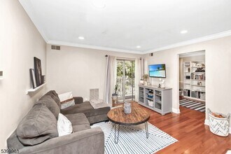 52 Brookside Ln in Mount Arlington, NJ - Foto de edificio - Building Photo