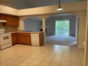 54336 E Annsbury Cir in Shelby Township, MI - Building Photo - Building Photo