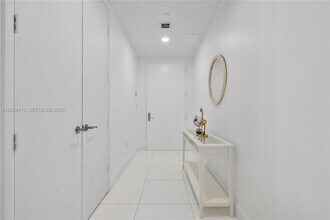 15811 Collins Ave in Sunny Isles Beach, FL - Foto de edificio - Building Photo