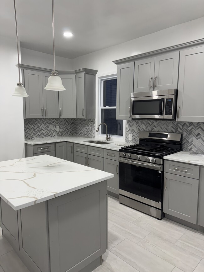 223 Virginia Ave, Unit 2nd Floor in Jersey City, NJ - Foto de edificio - Building Photo