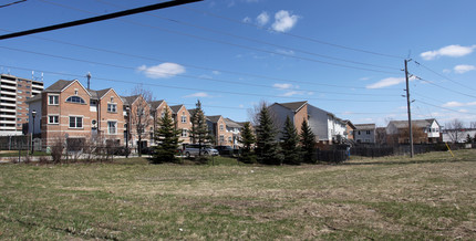 1-164 Brandy Lane Way in Newmarket, ON - Building Photo - Building Photo