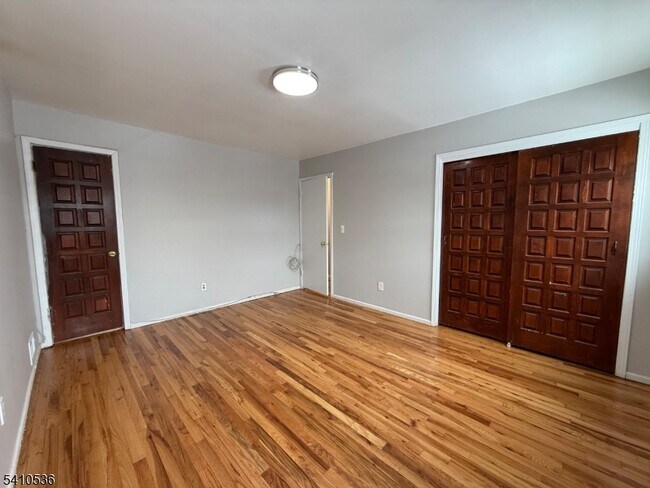 17 Daka Ct in Bloomfield, NJ - Building Photo - Building Photo