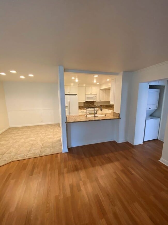 2283 Martinique Ln in Oxnard, CA - Building Photo - Building Photo