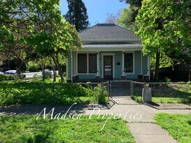 397 E 6th St in Chico, CA - Building Photo