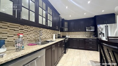 33 Hall Cres in Brampton, ON - Building Photo - Building Photo