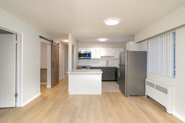 8735 Selkirk in Vancouver, BC - Building Photo - Interior Photo