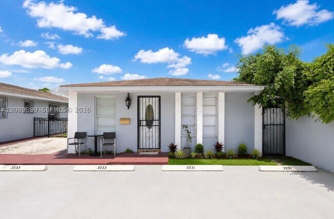 3231 SW 25th St