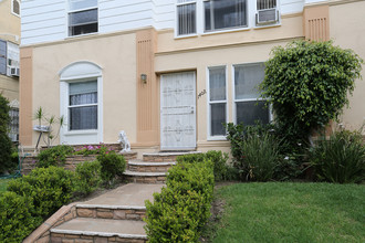 140 S Reeves Dr in Beverly Hills, CA - Building Photo - Building Photo