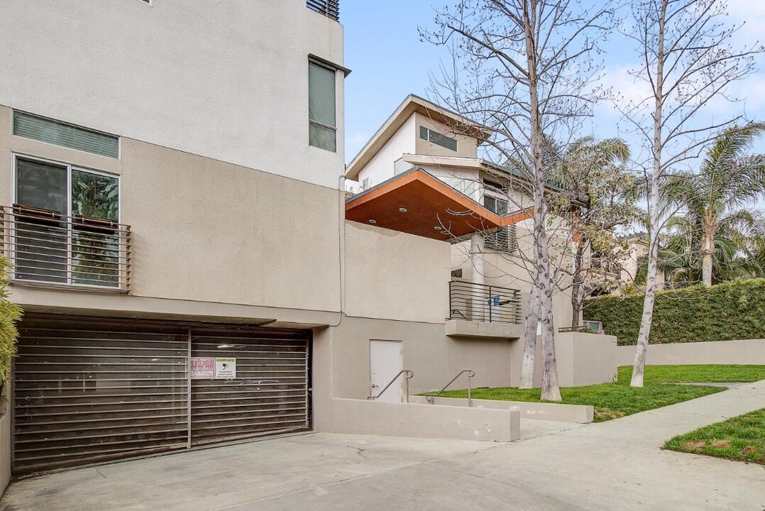 11815 Laurelwood Dr, Unit 17 in Studio City, CA - Foto de edificio