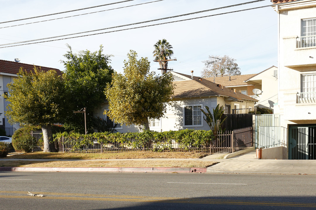 14757 Magnolia Blvd in Sherman Oaks, CA - Building Photo