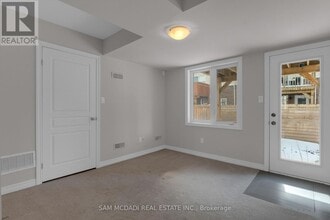 6 Mayland Trl in Hamilton, ON - Building Photo - Building Photo