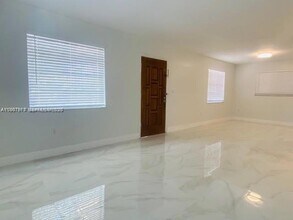 3432 NW 4th St in Miami, FL - Foto de edificio - Building Photo