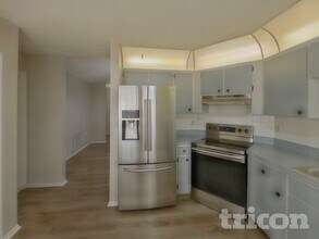 1203 70th Dr E in Sarasota, FL - Foto de edificio - Building Photo