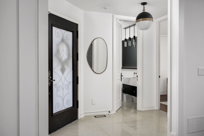 23 Douglas Dr in Toronto, ON - Building Photo - Building Photo