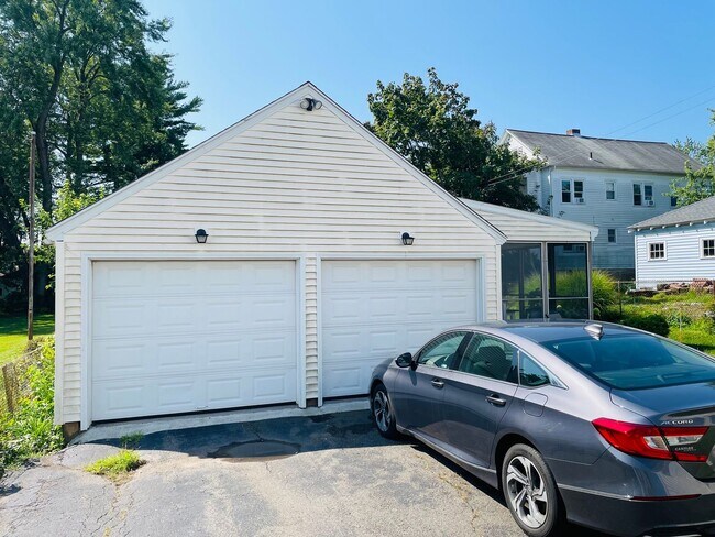 103 Seymour Ave-Unit -First Floor Semour in West Hartford, CT - Building Photo - Building Photo
