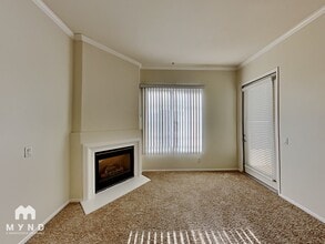 12362 Carmel Country Rd, Unit 304 in San Diego, CA - Foto de edificio - Building Photo