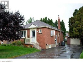 889 Fennell Ave E in Hamilton, ON - Building Photo