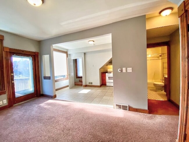 2925 N Maryland Ave in Milwaukee, WI - Building Photo - Building Photo