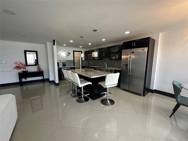 2017 S Ocean Dr, Unit 807 in Hallandale Beach, FL - Building Photo - Building Photo