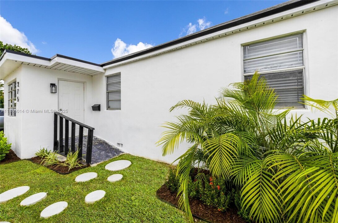 275 NW 97th St in Miami, FL - Building Photo
