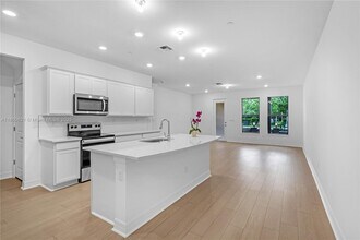 8353 NW 7th Pl in Plantation, FL - Foto de edificio - Building Photo