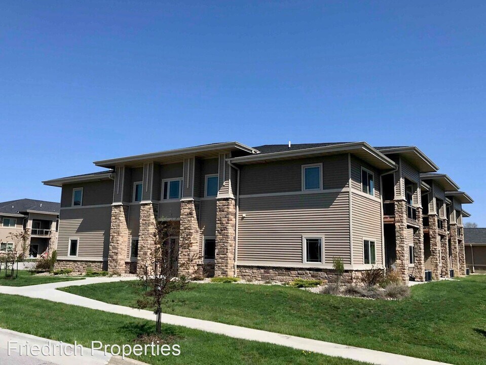 2715 Bobcat Dr in Ames, IA - Building Photo