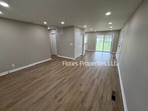 1300 Evaline Dr in Columbus, OH - Foto de edificio - Building Photo