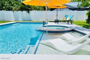 564 107th Ave N in Naples, FL - Building Photo