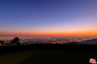 3641 Sunswept Dr in Los Angeles, CA - Building Photo - Building Photo