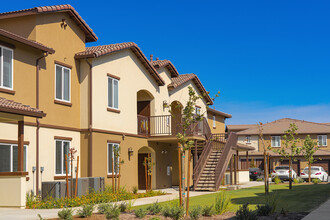 Grapevine Villa in Delano, CA - Foto de edificio - Building Photo