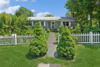 46 Bayview Ave in Sag Harbor, NY - Building Photo - Building Photo