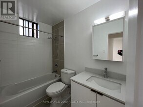 101 Roehampton Ave in Toronto, ON - Building Photo - Building Photo