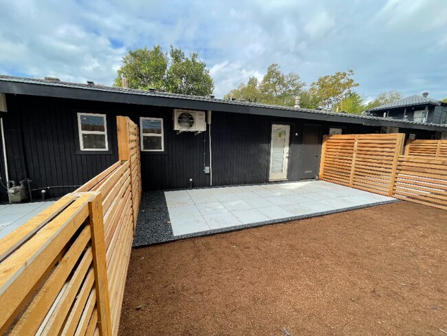 2201 Leon St, Unit C in Austin, TX - Building Photo - Building Photo