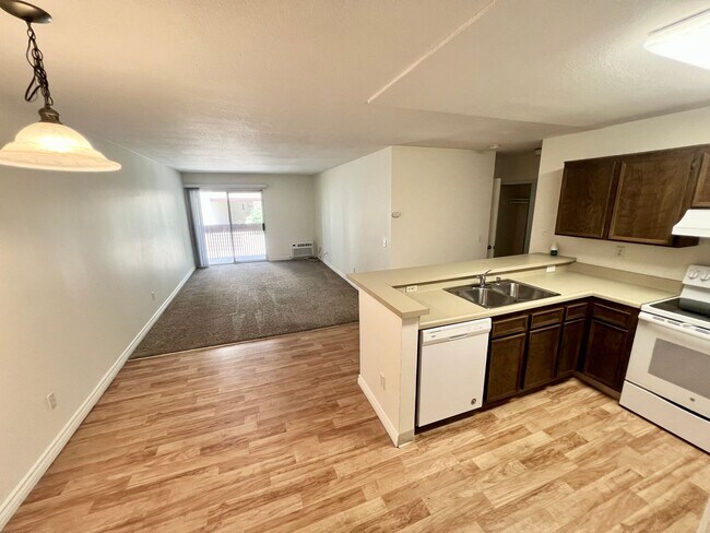 6151 Rancho Mission Rd in San Diego, CA - Building Photo - Building Photo