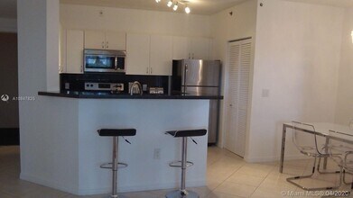 19501 E Country Club Dr, Unit 9-104 in Miami, FL - Building Photo - Building Photo
