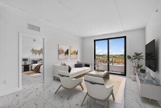 250 W Hidden Valley Blvd in Boca Raton, FL - Building Photo - Building Photo