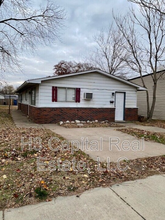 206 W Thomas St in Roxana, IL - Building Photo