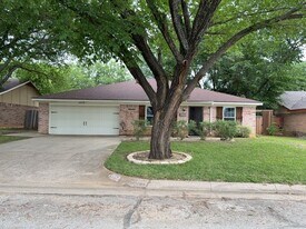 6415 Elm Springs Dr in Arlington, TX - Building Photo