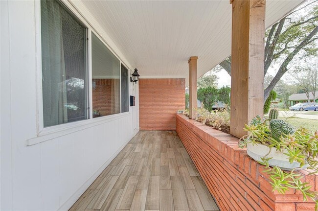 6026 Clarewood Dr in Houston, TX - Building Photo - Building Photo