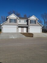 114-116 Ryan Ct in Platte City, MO - Building Photo