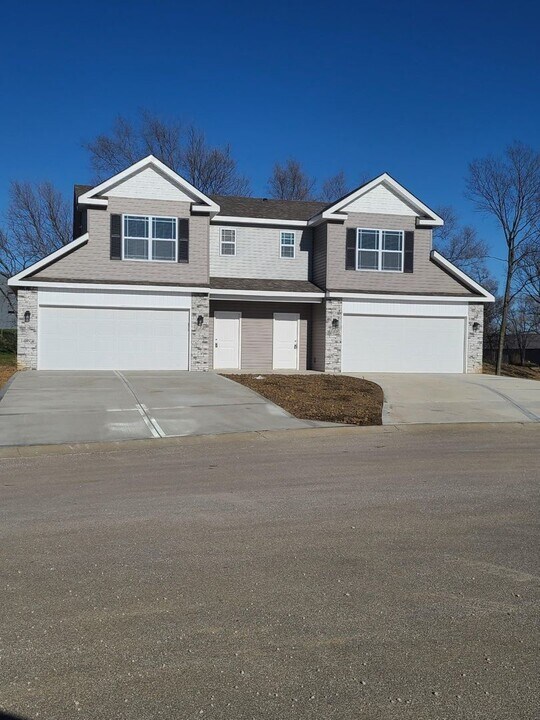 114-116 Ryan Ct in Platte City, MO - Foto de edificio