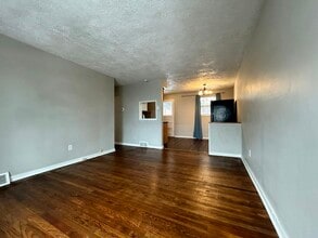 215 Erhardt Dr in Pittsburgh, PA - Building Photo - Building Photo