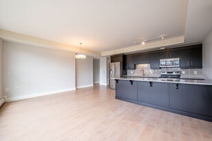 15 Kings Wharf Pl in Dartmouth, NS - Building Photo